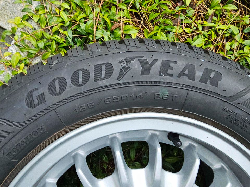 Winterreifen GOODYEAR Ultra Grip 9+ 185/65 R14 neuwertig in  Baden-Württemberg - Mühlhausen | Reifen & Felgen | eBay Kleinanzeigen ist  jetzt Kleinanzeigen