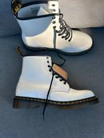 Dr. Martens Damen Leder Stiefeletten in weiß Gr. 42 Neu Nordrhein-Westfalen - Olpe Vorschau