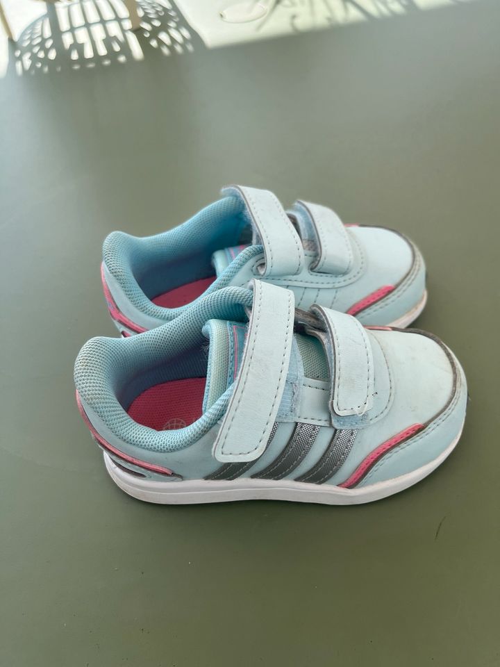 Kinderschuhe Größe 22, Adidas, Däumling, Wheat in Köln