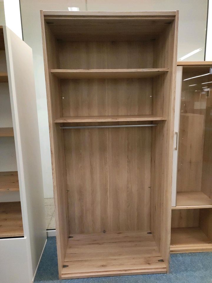 241# Schrank, Möbel, Kleiderschrank, Abstellraum in Löhne