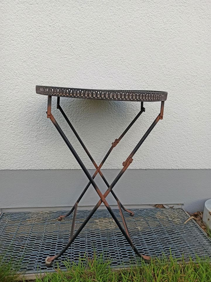 Tisch Deko Metall Eisen Mirabeau Garten Vintage Retro in Münchsmünster