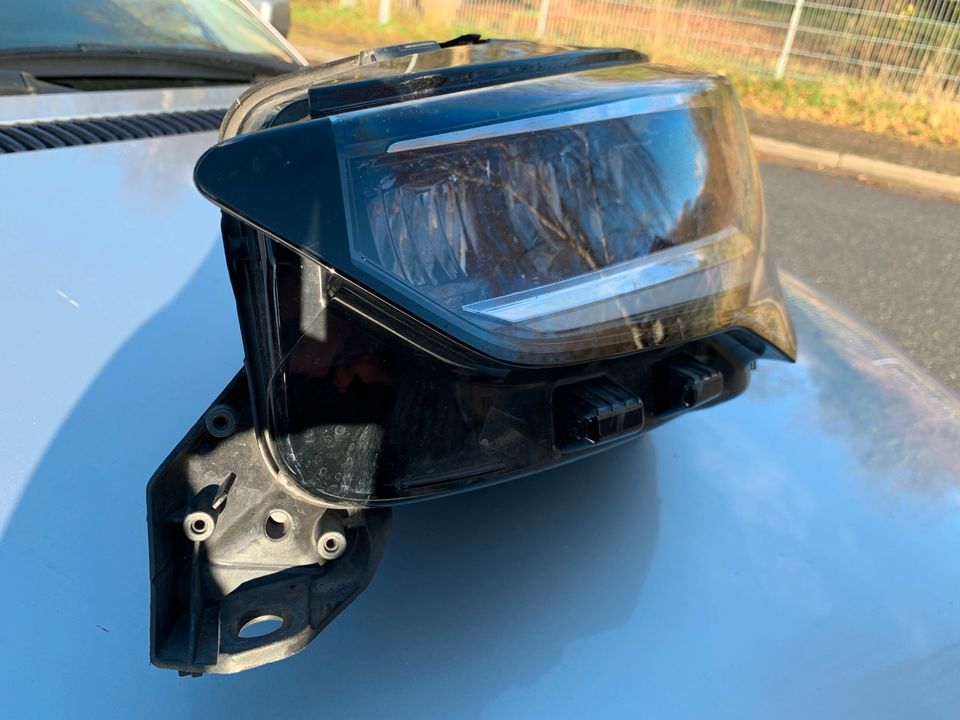 Opel Corsa Scheinwerfer LED links in Leezen