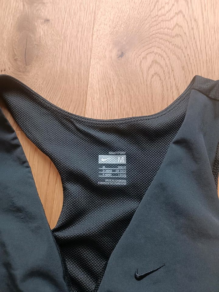 Nike Top Yoga Shirt Gr 38  mit Innenbra schwarz wie neu in Nürtingen