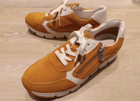 Neuwertige Damen Sneaker Halbschuhe, Marco Tozzi, 38, Wildleder Baden-Württemberg - Leutenbach Vorschau