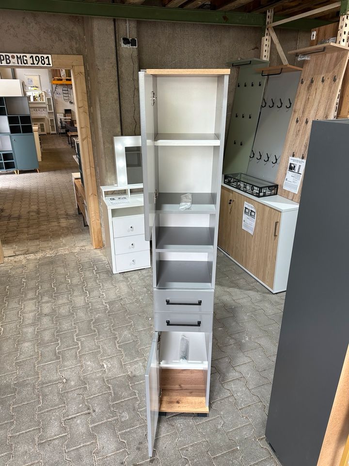 Hochschrank Fronten in Landhausoptik Höhe 180,9 cm in Paderborn