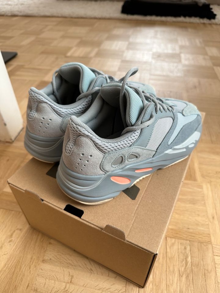 Adidas Yeezy Boost 700 Inerti Top Zustand in Berlin