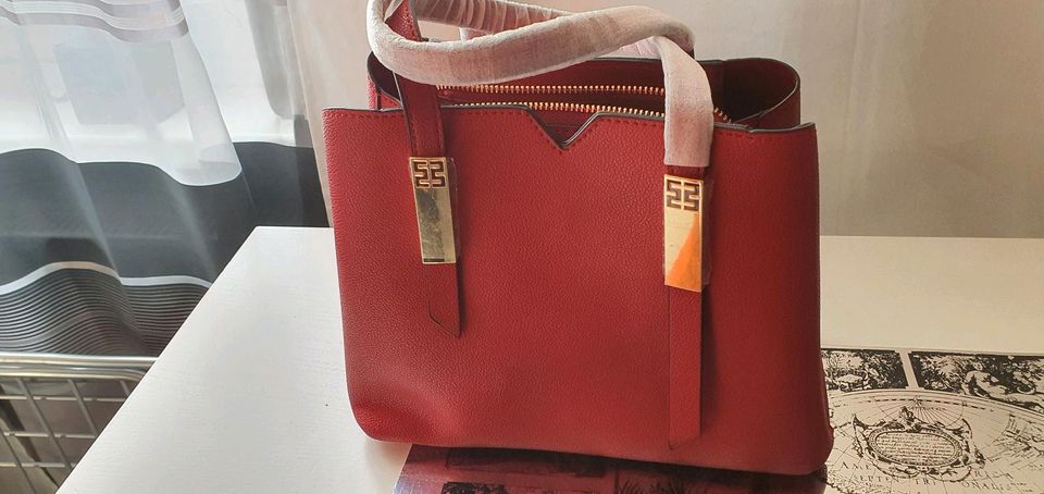 Leder Handtasche rot neu in Hamburg