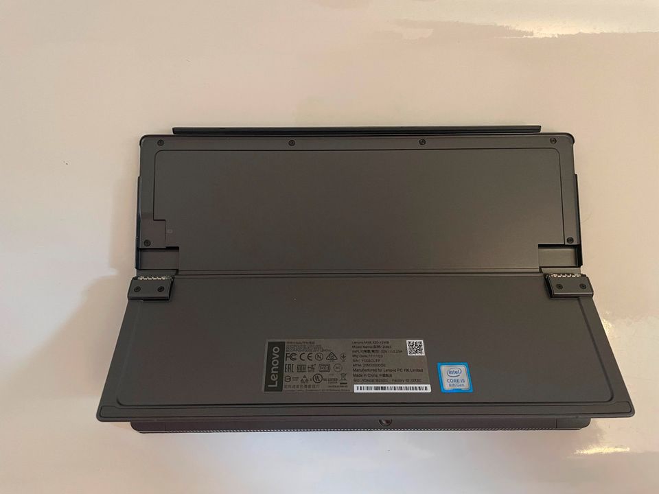 Lenovo MIIK 520-12IKB / Windows Tablet PC in Berlin