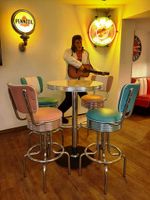 Retro Möbel Diner Tisch Stehtisch 4 Barhocker mit Lehne USA Style Nordrhein-Westfalen - Mülheim (Ruhr) Vorschau