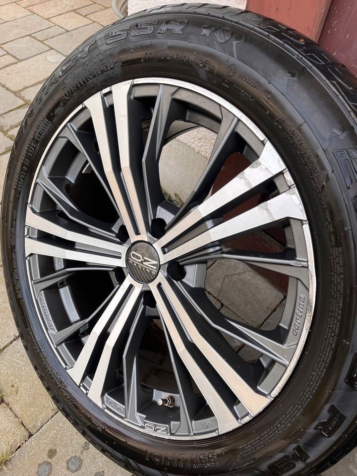 Racing OZ Felgen 19“ Alufelgen Sommerreifen in Wain