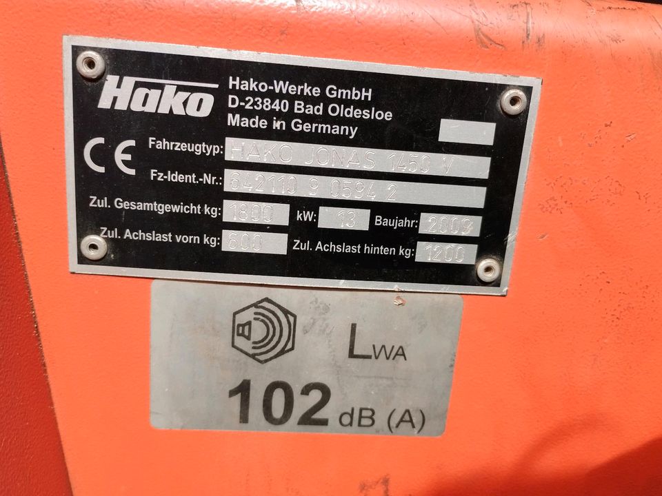 Kehrmaschine Hako Jonas 1450V Gas Baujahr 2009 in Moritzburg