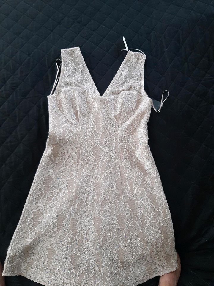 Kleid mit Pailletten in Bingen