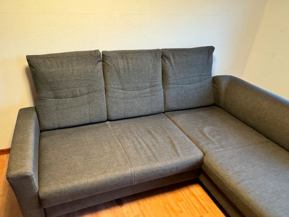 Webstoff Sofa Couch mit Schlaffunktion und verstellbarem Rücken in Stuttgart