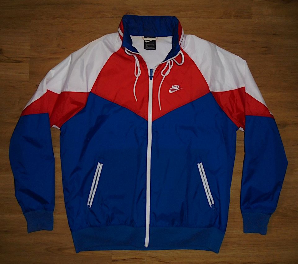 Nike Sportswear Windrunner Gr. M weiß/rot/blau Jacke Windbreaker in  Baden-Württemberg - Laichingen | eBay Kleinanzeigen ist jetzt Kleinanzeigen