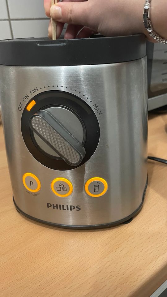 Philips stand-mixer/ halb defekt in Solingen