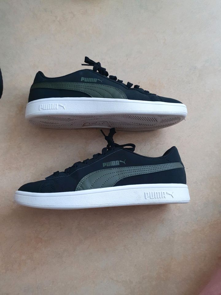 Puma "Smash v2 Buck" Sneaker Größe 40 in Lübeck