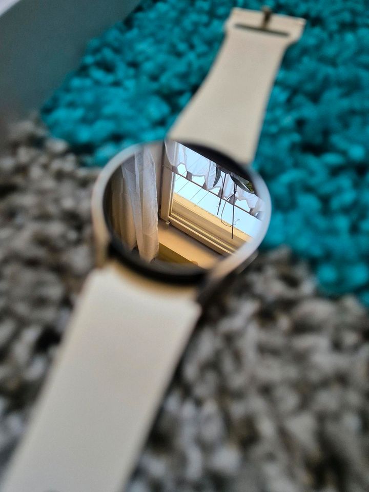 Samsung Galaxy Watch 6 40mm Gold Smartwatch in Ampfing