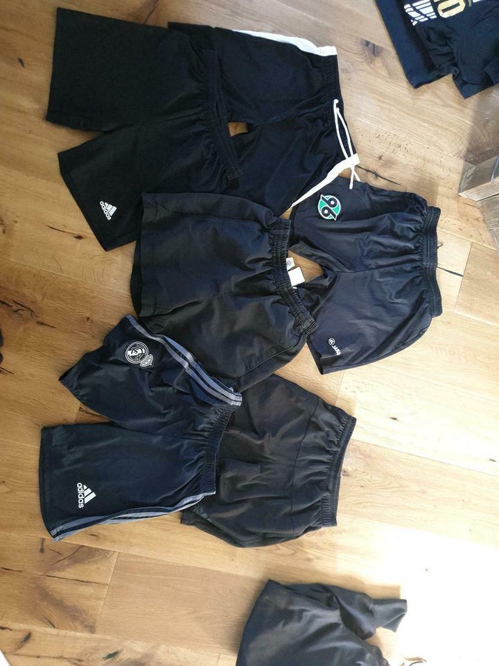 Trainingsanzug Reusch XS Adidas Hannover 96 Fussball 134/140 in  Niedersachsen - Langenhagen | eBay Kleinanzeigen ist jetzt Kleinanzeigen