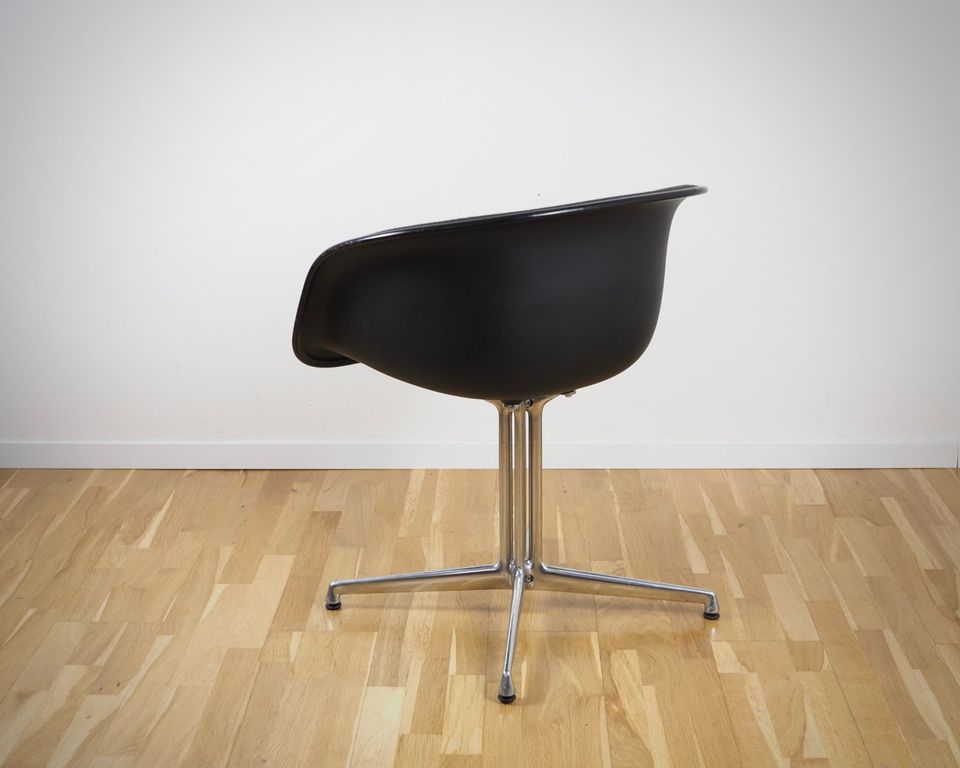 Vitra La Fonda Chair mit Vollpolster in schwarz in Stuttgart