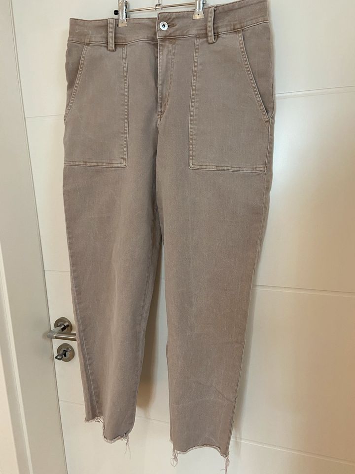 H&M Mom Jeans Gr. 42 Creme beige in Lippstadt