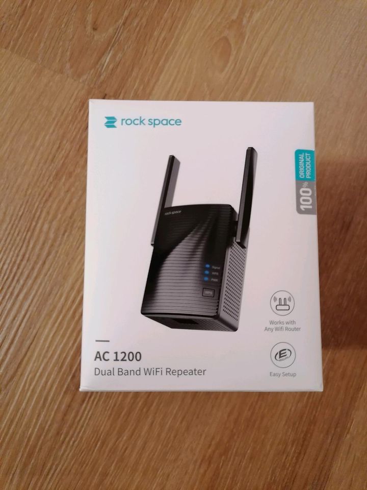 Rock Space AC 1200 Dual Band WiFi Repeater in Hohenthann