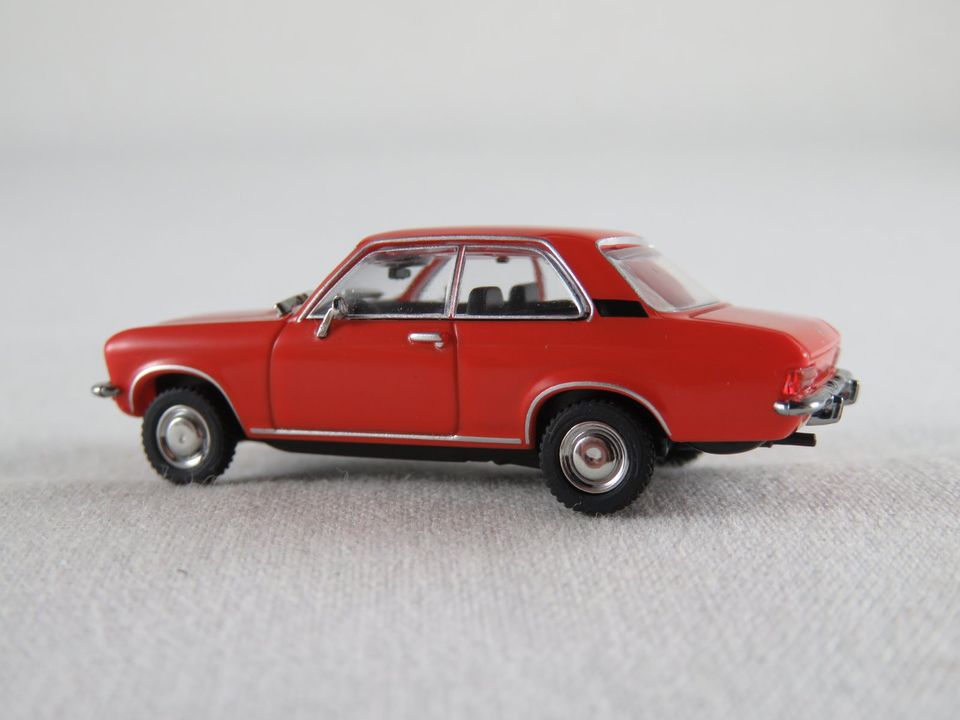 Minichamps 870 040000 Opel Ascona A Limousine (1970) in rot 1:87 in Bad Abbach