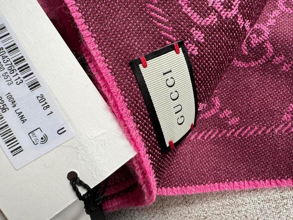 Gucci Schal neu Original mit Etiketten OVP in Frankfurt am Main