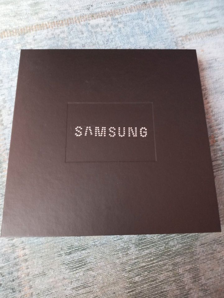 Samsung Swarovski Box / Geschenkbox / Geschenkverpackung in Dresden