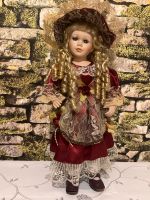 Sammler Porzellan Puppe, blondes Mädchen in rotem Kleid Hessen - Rödermark Vorschau