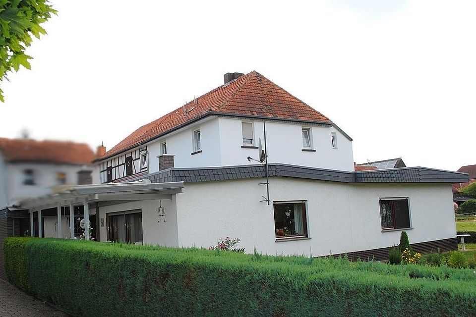 Zwei Häuser und ein schöner Garten, nicht weit von den Lahnbergen entfernt, in Amöneburg Roßdorf. in Amöneburg