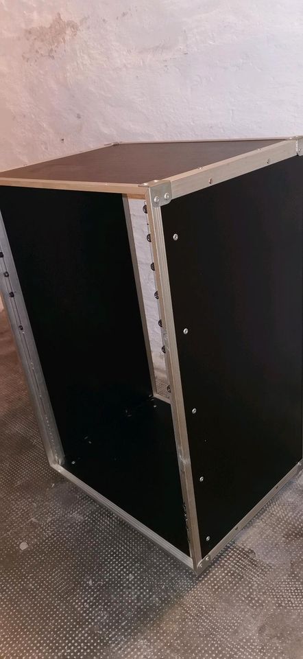 Thon Studio Rack für 19" Einschübe in Halle