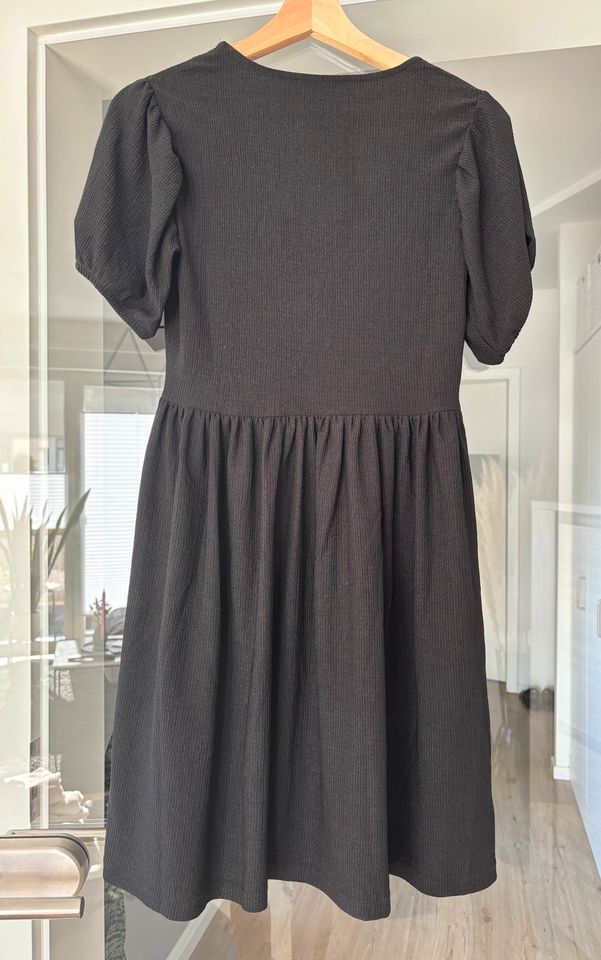 Schwarzes Kleid von Nakd Gr. XS in Lübeck