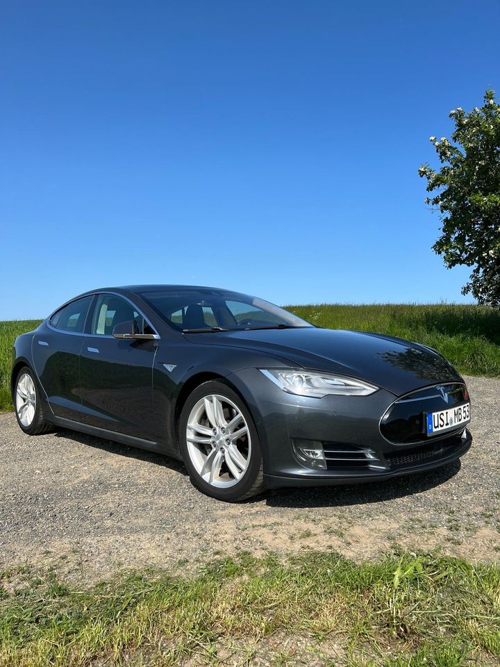 Tesla Model S,  D90 freie Supercharger in Usingen