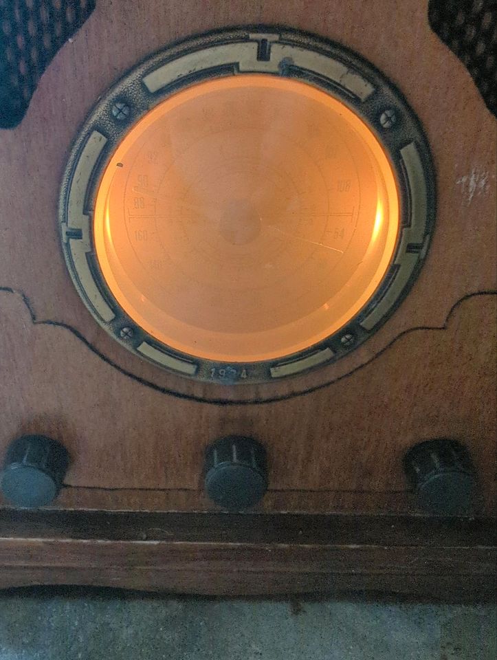 Retro Radio im Holzgehäuse mit Wurfantenne in Wolfenbüttel