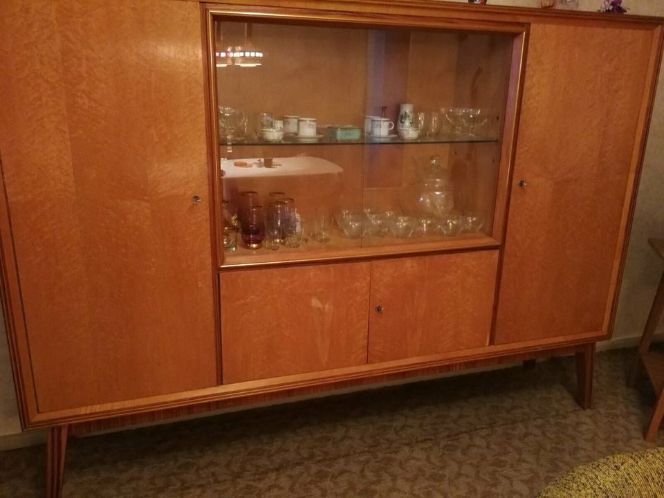 DDR Wohnzimmerschrank mit Vitrine und Anrichte in Chemnitz