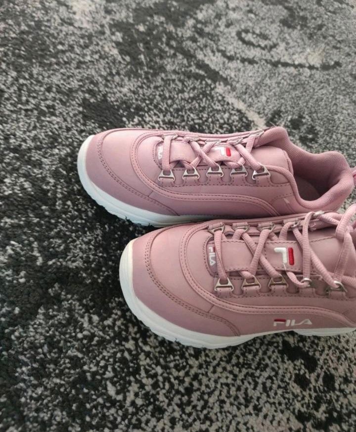 Damen Sneaker Turnschuhe Von Fila Strada Low Größe 38 in Haste