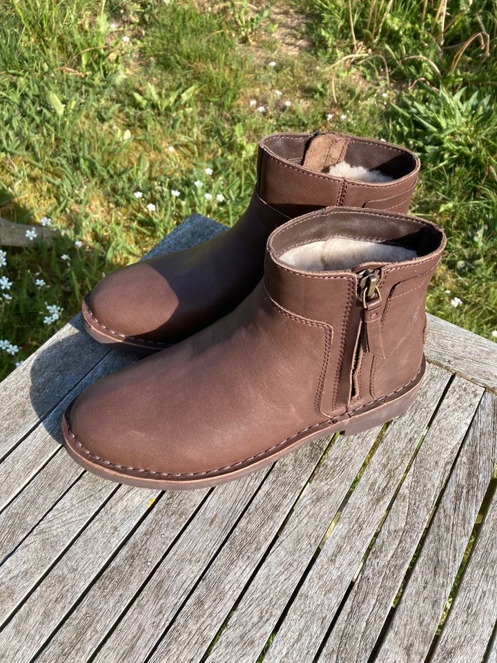 UGG Rea Stiefeletten Lammfell Damen NEU braun 37 in Niedersachsen -  Bleckede | eBay Kleinanzeigen ist jetzt Kleinanzeigen