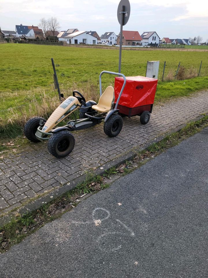 BERG Kettcar mit Anhänger in Söhlde