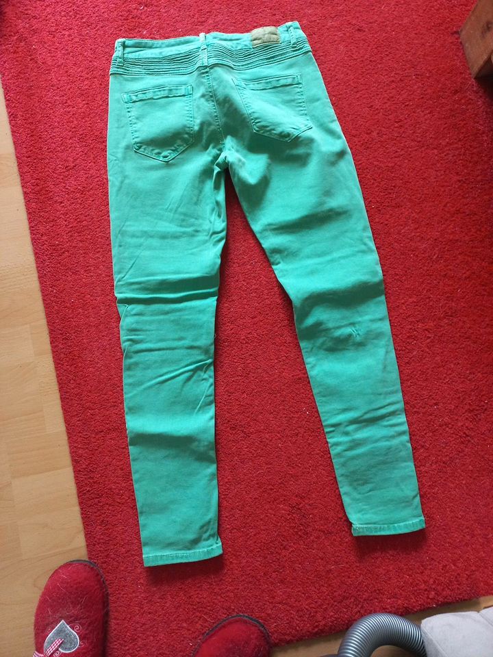 Fetzige knallgrüne Jeans in 38/ 40 in Wiesbaden