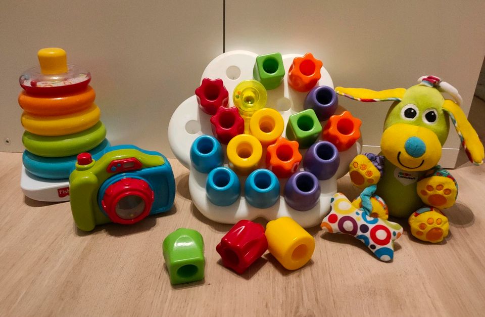 SET Baby Spielzeug Ringe Stecken Fisherprice Lamaze Kuschtier in Michendorf