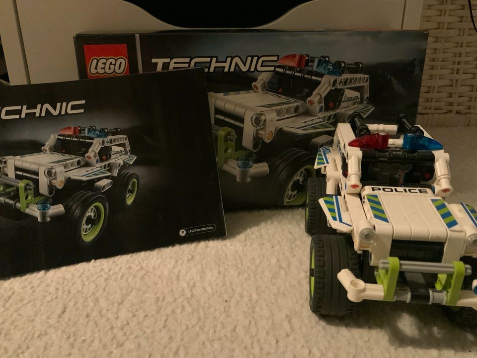 Lego Technic Polizeiauto 42047 in Nortorf