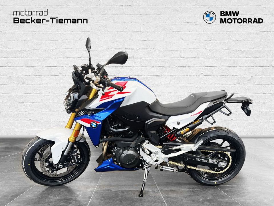 BMW F 900 R in Lage