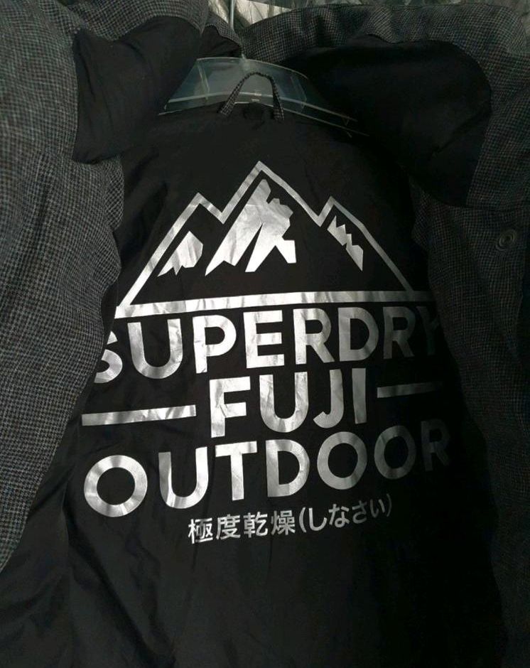 Superdry Fuji Outdoor Jacke Winterjacke schwarz grau 36 S wie neu in Hamburg