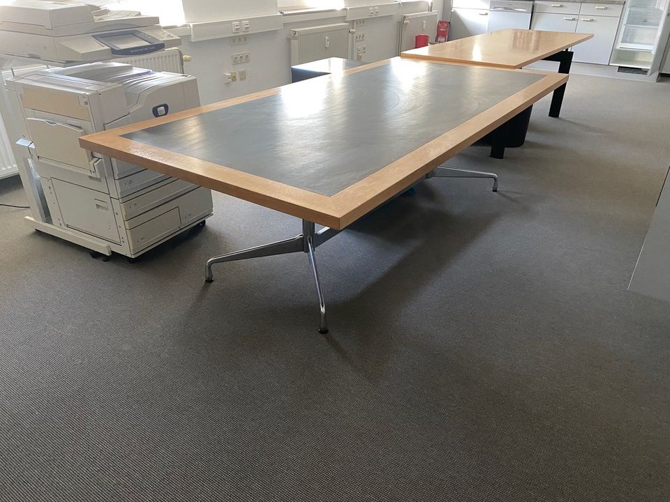 Vitra Charles Eames Segmented Tisch 250x125cm Table Chrom-Gestell Platte Holz mit Einlage in Offenbach