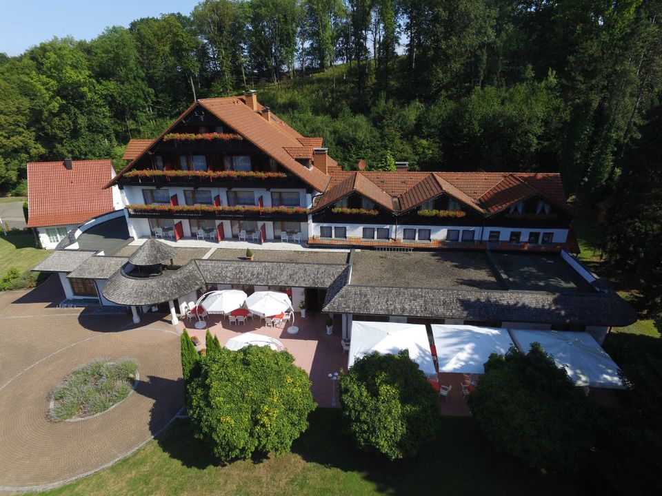 Etablierte, inhabergeführte Hotelanlage mit beliebtem Gastronomiebetrieb in reizvoller Lage am Teutoburger Wald in Oerlinghausen