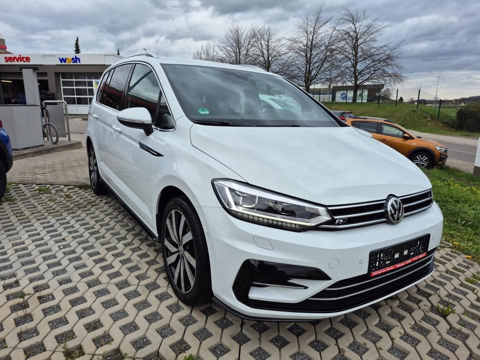VW Touran Highline R- Line DSG 8x Alu AHK LED Sitzhzg Voll. in Roßwein