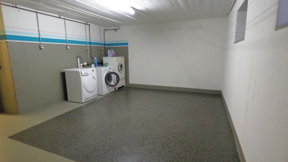 Maisonette-Wohnung über 2 Geschosse, mit Dachterrasse und Keller. Evt. Garage.Alles neu ! in Kleve