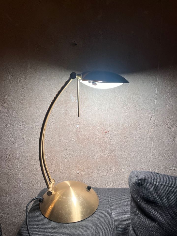 Tischelampe mit Knopfdimmer in Berlin