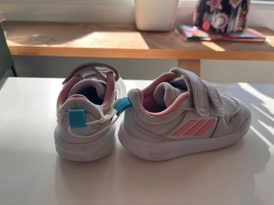 Kinderschuhe Adidas 21 in Heroldstatt