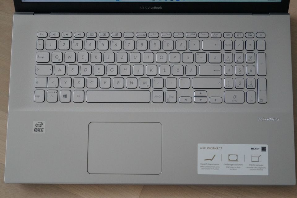 17,3" ASUS VivoBook Intel® Core™ i7 (10.Gen) / SSD / WIN11 in Kiel
